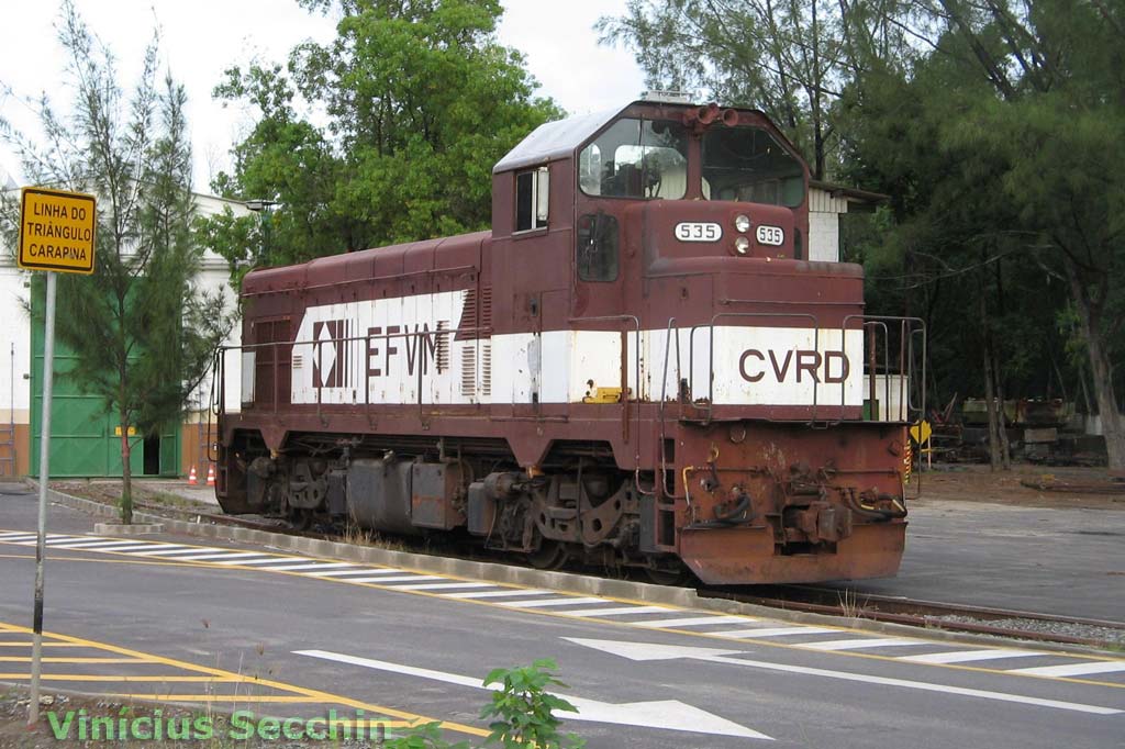 Vista da locomotiva "cabe&ccedil;uda" da Estrada de Ferro Vit&oacute;ria a Minas